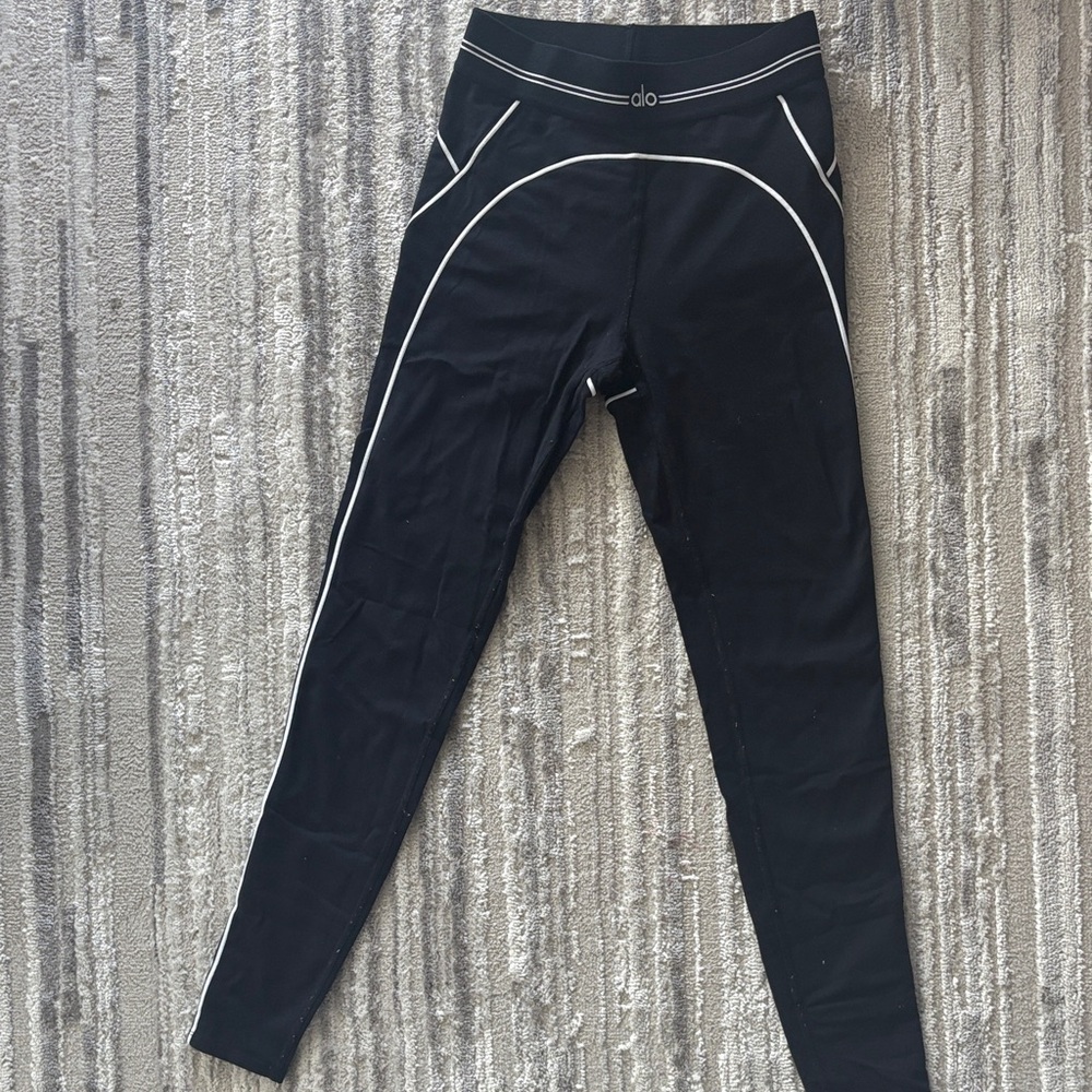 ALO Yoga Airbrush Heart Throb Leggings Black/White